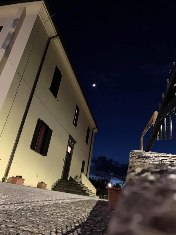 Ostello Ortensi Farnese Exterior photo