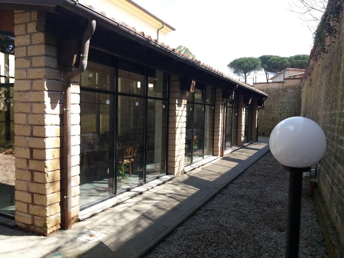 Ostello Ortensi Farnese Exterior photo
